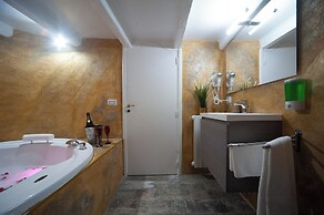 navona jacuzzi apartment