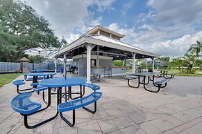 10 Mi to Disney Parks: Townhome w/ Pool Access!