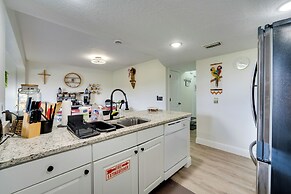 10 Mi to Disney Parks: Townhome w/ Pool Access!