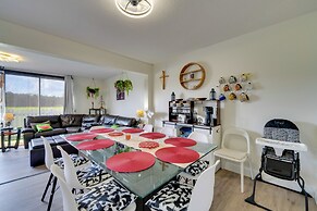 10 Mi to Disney Parks: Townhome w/ Pool Access!