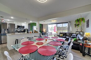 10 Mi to Disney Parks: Townhome w/ Pool Access!