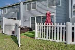 10 Mi to Disney Parks: Townhome w/ Pool Access!