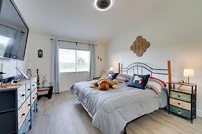 10 Mi to Disney Parks: Townhome w/ Pool Access!