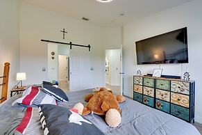 10 Mi to Disney Parks: Townhome w/ Pool Access!