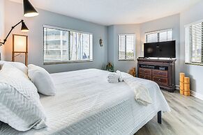 Steps to Beach: Indian Shores Condo w/ Balcony!