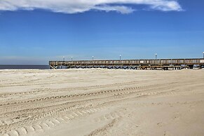 Steps to Beach: Indian Shores Condo w/ Balcony!
