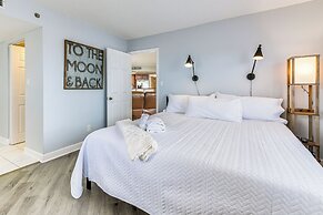 Steps to Beach: Indian Shores Condo w/ Balcony!
