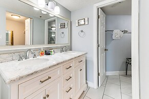 Steps to Beach: Indian Shores Condo w/ Balcony!