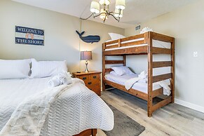 Steps to Beach: Indian Shores Condo w/ Balcony!