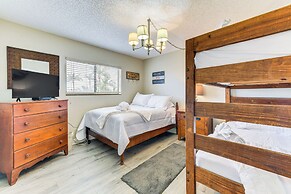 Steps to Beach: Indian Shores Condo w/ Balcony!