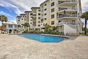 Steps to Beach: Indian Shores Condo w/ Balcony!