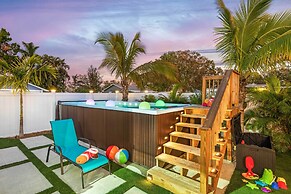Heated Pool, Mini Golf & Cabana: Bradenton Retreat