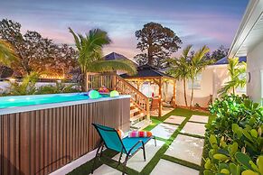 Heated Pool, Mini Golf & Cabana: Bradenton Retreat