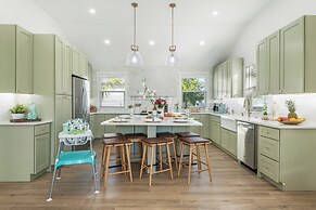 Heated Pool, Mini Golf & Cabana: Bradenton Retreat