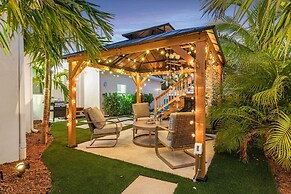 Heated Pool, Mini Golf & Cabana: Bradenton Retreat