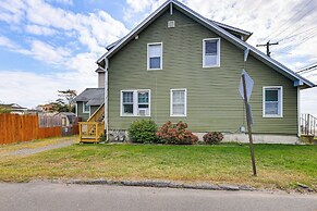 Beachfront, Dog-friendly Milford Getaway w/ Yard!