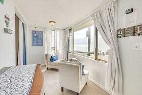 Beachfront, Dog-friendly Milford Getaway w/ Yard!