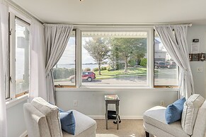 Beachfront, Dog-friendly Milford Getaway w/ Yard!