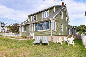 Beachfront, Dog-friendly Milford Getaway w/ Yard!