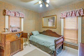 3 Mi to Dtwn: Unique Toledo Retreat