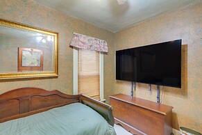 3 Mi to Dtwn: Unique Toledo Retreat