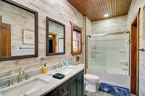 Hike & Climb: Pet-friendly Red River Gorge Cabin!