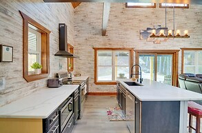 Hike & Climb: Pet-friendly Red River Gorge Cabin!