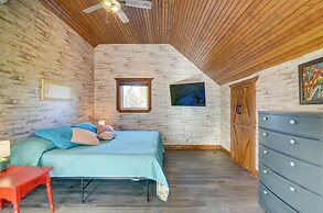 Hike & Climb: Pet-friendly Red River Gorge Cabin!