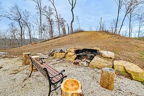 Hike & Climb: Pet-friendly Red River Gorge Cabin!