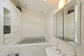 Tranquil & Pet-friendly Estate on Long Island!