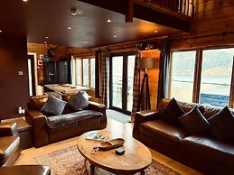 Lodges On Loch Ness