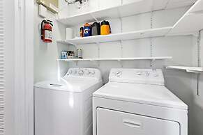Adorable Villa With Water Front in Pompano