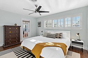 Adorable Villa With Water Front in Pompano