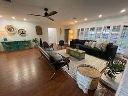 Adorable Villa With Water Front in Pompano