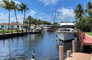 Adorable Villa With Water Front in Pompano