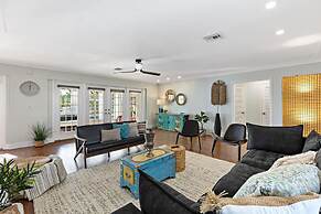 Adorable Villa With Water Front in Pompano