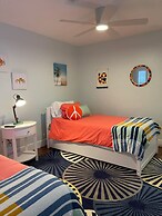 Adorable Villa With Water Front in Pompano