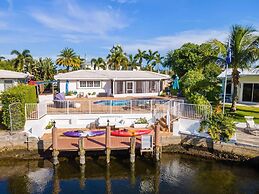 Adorable Villa With Water Front in Pompano