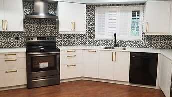 Adorable Villa With Water Front in Pompano