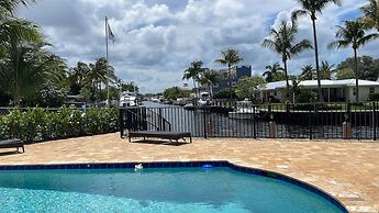 Adorable Villa With Water Front in Pompano