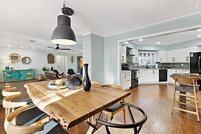 Adorable Villa With Water Front in Pompano