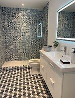 Adorable Villa With Water Front in Pompano