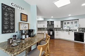 Adorable Villa With Water Front in Pompano