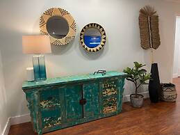 Adorable Villa With Water Front in Pompano