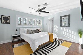 Adorable Villa With Water Front in Pompano