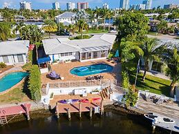 Adorable Villa With Water Front in Pompano