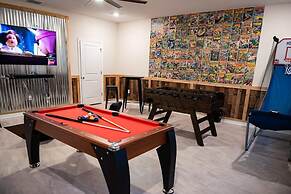 Luxury fun 9BR Near Disney Villa