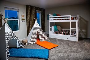 Luxury fun 9BR Near Disney Villa