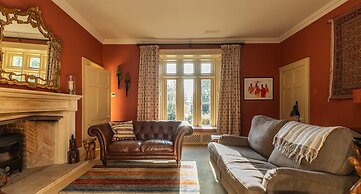 Georgian House With Garden Views Tennis Court