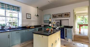 Georgian House With Garden Views Tennis Court